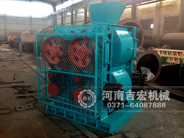 四齒輥破碎機上輥用于粗破,下輥用于細破,占地小,產量高！