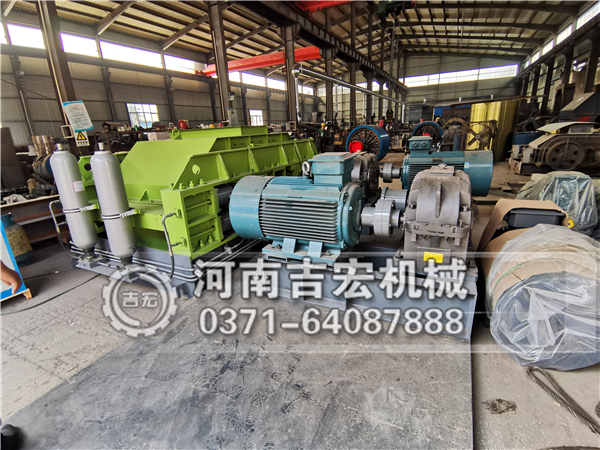 石英砂對(duì)輥破碎機(jī)