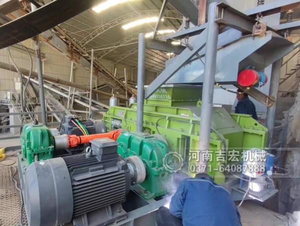 時產(chǎn)5-10噸制砂剛需？400×400對輥機(jī)完美匹配,投產(chǎn)即回本！