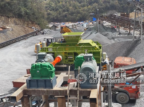 砂子粒型差、含粉量高？液壓對(duì)輥制砂機(jī)一鍵調(diào)節(jié),成品砂級(jí)配更優(yōu)！